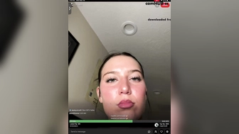 Jazzymaex milf show her tits