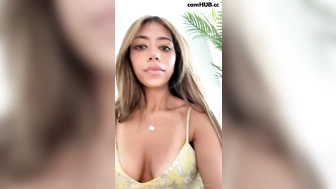 Juliaabrooks flash her cunt