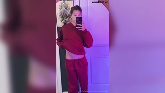 Oliviahansley teen flash her tits