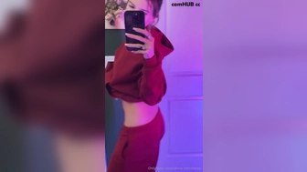 Oliviahansley teen flash her tits