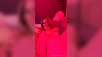 Oliviahansley busty play with toy
