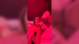 Oliviahansley busty play with toy