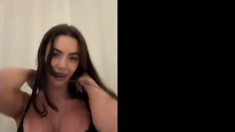 Emillyyyx Chaturbate show her butty
