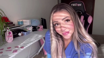 Stassprincess19 onlyfans babe gets horny in online chat