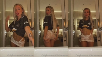 Lucierose onlyfans caresses the clitoris