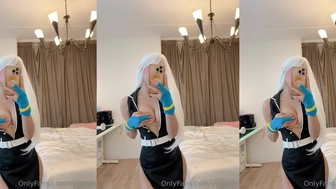 VyvanLe onlyfans sextapes her shaved hole