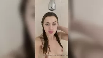 AlexiaXRae modest model posing in fries