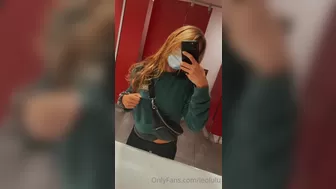 leolulu_xxx cute bitch bares shaved holes