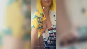 thegoldengoddes spicy chick exposes sexy body