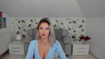 i_am_sarahxxx cute young lady fucked her cunt with a phallus