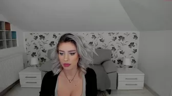 i_am_sarahxxx charming lady fucks herself with a rubber dick