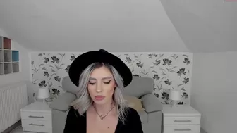 i_am_sarahxxx crazy quit sucking dick