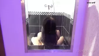 Golden Shower, Doll got Piss in Mouth. Hidden Camera in a Glass Booth._Expressiya_1080p