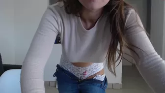 donnna19 cute bitch caresses sex lips