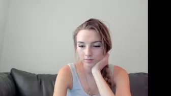 dirtyprettyboi cute brunette sucking dick