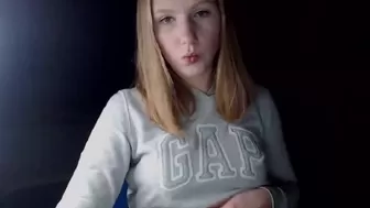 canadian_dream beautiful girl eagerly rubs her clit