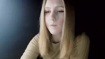 canadian__fire sexy lady fucks both holes