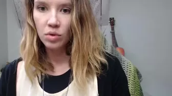 canadian8acon a hot bitch jumps on a sex toy