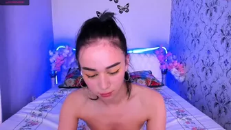 amy_yummi classed passion caresses shaved cunt