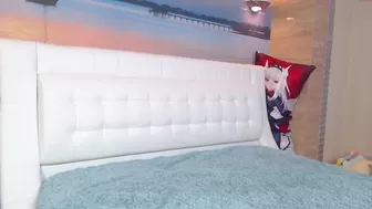 kittycaitlin fucks herself in the pussy with a toy