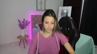 naivebby01 latin slut brightly fingering shaved holes