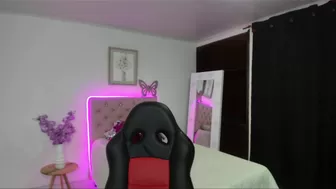 naivebby01 cumming heavily before webcam