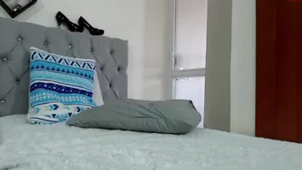 neytiri_moon gorgeous female masturbates vagina