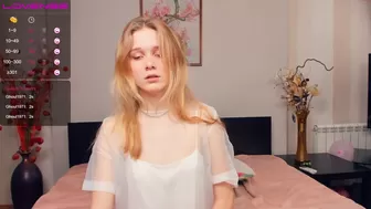 nethanjhuners juicy sluts play with sex toy