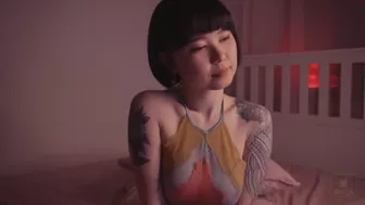 lu_blu shows her sweet holes