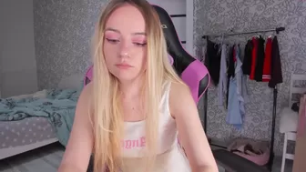 lil_happiness openwork babe turns with juicy tits