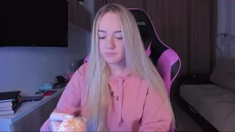 lil_happiness Whore in