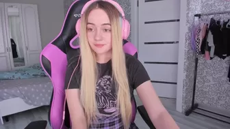 lil_happiness mature whore