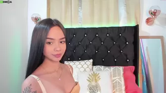 kristel_jack busty woman posing in panties