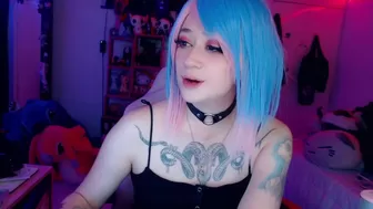 kao_chan beauty fucks with a rubber doll