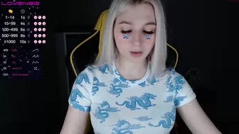 baby_klein fucks herself in pink dildo