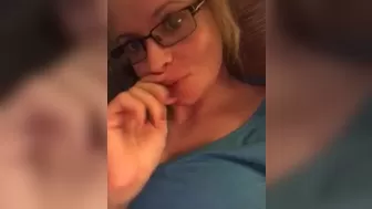 Liberty Harkness  jerking off the clit on the bed