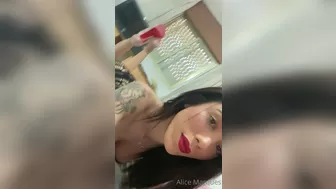 Alice Marques  charming takes off the dress