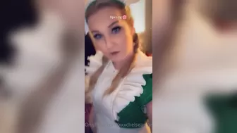 Chelsea Marie aka xxxchelseamarie takes off her panties