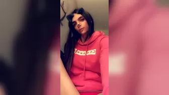 Chelsea Marie aka xxxchelseamarie beauty is resting with pussy