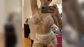 Scarlett_Jones juicy slut gently masturbates cunt