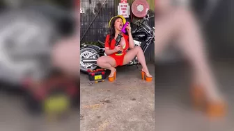 Scarlett_Jones busty bitch jumps on phallus