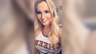 Chelsea Marie aka xxxchelseamarie beauty caresses her tits and pussy