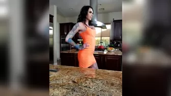 Chelsea Marie aka xxxchelseamarie a dolly shows her chest