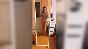 MV_Crush nude chick posing on the couch