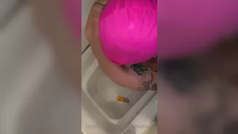 Tatianathebody big breasted harlot massages nipples