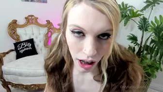 Izzy Wilde  expressive lady masturbates pussy