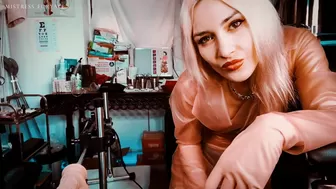 Mistress Euryale sexy babe caresses fingers