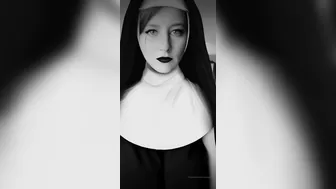 kcupqueen flirtatious passion masturbates both holes