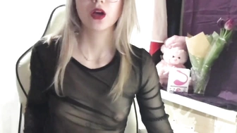 бонгакамс -GirlMilky-_ устроила смачный петинг до течки