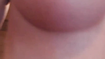 nessa дрочит свою попахивающую киску